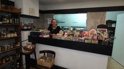 Pintura y cosas ricas en Mendiolaza